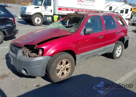 2005 Ford Escape Xlt z USA, uszkodzony, nr VIN 1FMYU03145KD84416